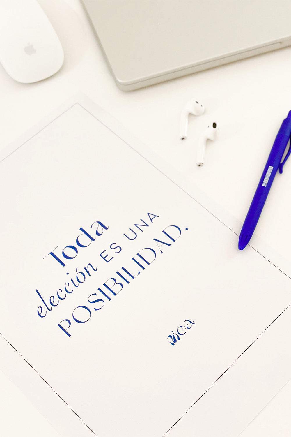 Una hoja de papel impreso con el logo de Mica y la frase "Toda elección es una posibilidad".